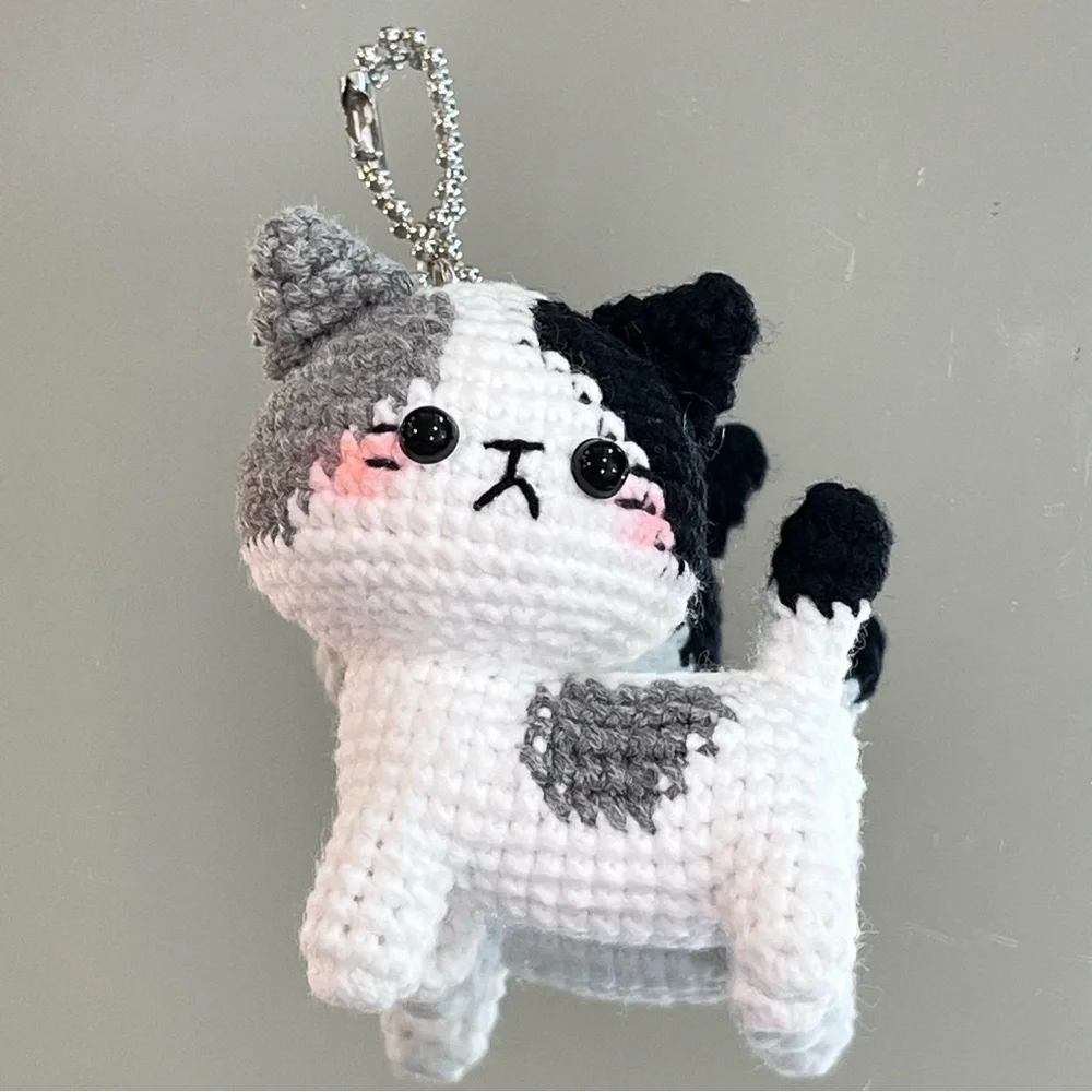 Mini Crochet Calico Kitty Key Chain / Purse Charm / Figurine Black White - Picture 2 of 9
